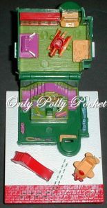 1993 - Polly Pocket Holiday Toy Shop - Pollyville - Target Special Edition