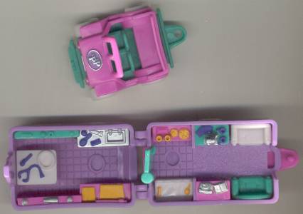 1996 - Polly Pocket Pet Surgery on the Go - Out 'n About - Bluebird Toys